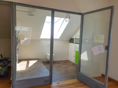 neues helles Badezimmer im DG