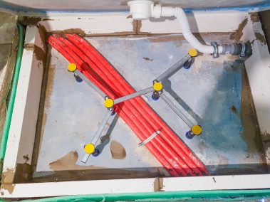 Leitungen und Rohre auf einer Baustelle