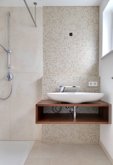 Waschbecken in einem Bad