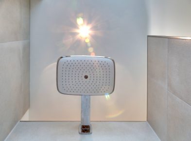 Duschkopf in einem Bad